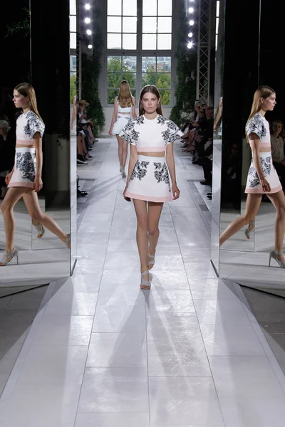 Look 14